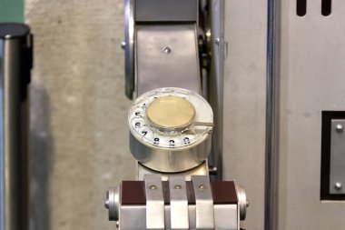 Kaluga, Rusya - Mayıs 02, 2021: Kozmonotlar Müzesinde Otomatik Robot Sekreteri (ARS). 1966 'da yapılmış bir Sovyet robotu.