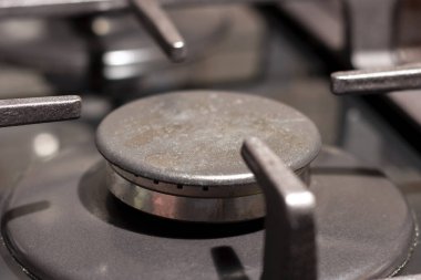 Mutfak ocağındaki gaz ocağı kapalı. Yakıt sektöründeki kriz.