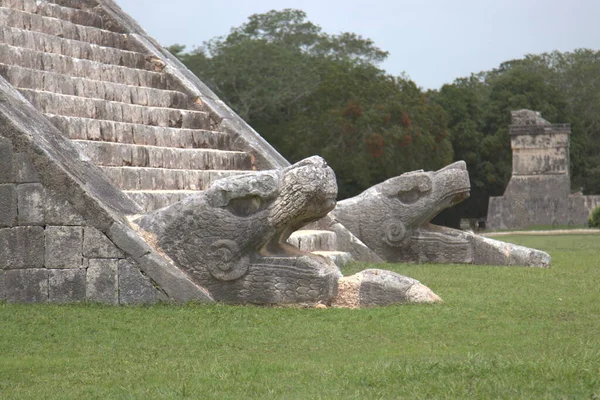 Jaguar Head Carvings Base Chichen Itza Pyramid Mexico — Fotografia de Stock