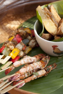 ızgara karides ve tavuk Barbekü