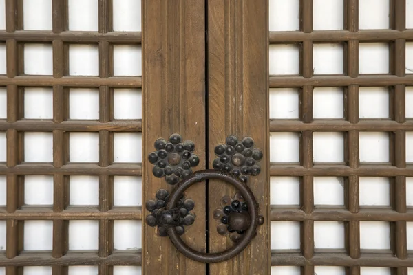 Puerta de la casa tradicional coreana — Foto de Stock