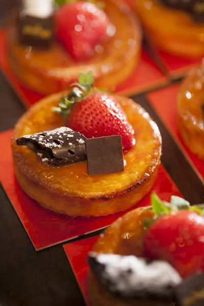 Tårtor med choklad och jordgubb — Stockfoto