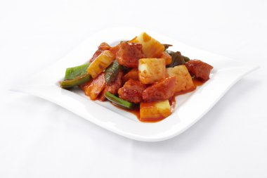 tatlı ve ekşi soslu kızarmış yemek