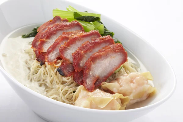 Noodle soup with roasted pork and dumpling — Stock Photo, Image