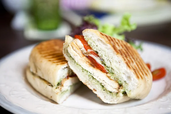 Gegrilde kip broodjes