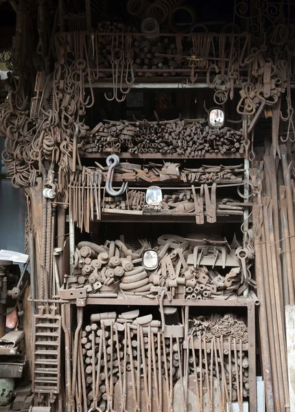 Eski paslı ağır araçlar depolama — Stok fotoğraf