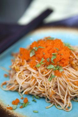 Spagetti karides yumurta ile