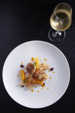 Portakal Salatası ile ızgara tarak