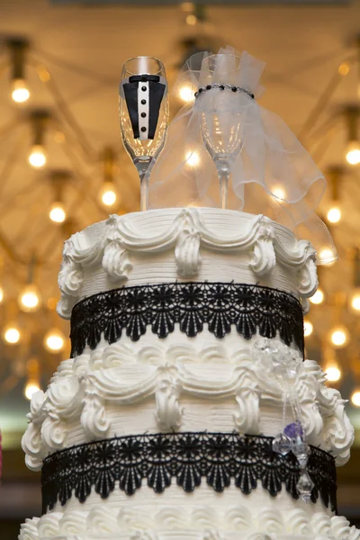 Pastel de boda en cerebro de boda —  Fotos de Stock