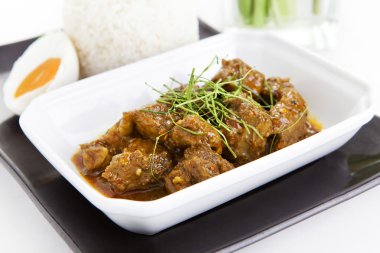 Baharatlı Kıyma domuz biber salça ile pirinç ile