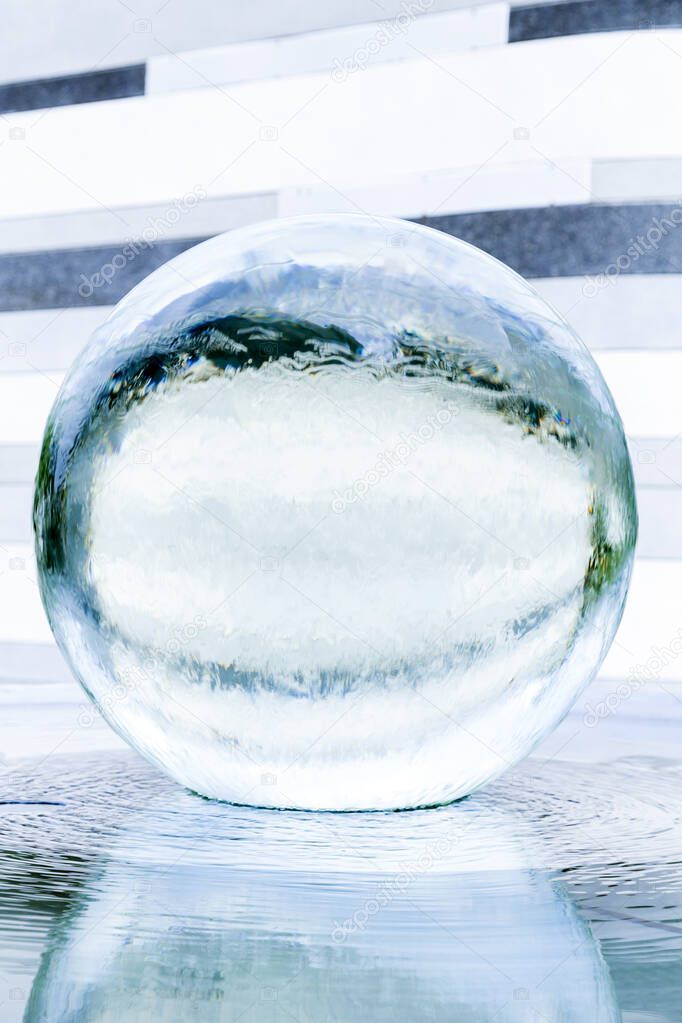 Feng shui round clear crystal ball sculpture with fountain for good business