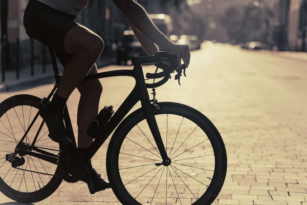 Nahaufnahme Eines Radprofis Auf Einer Leeren Straße Der Stadt Während — Stockfoto