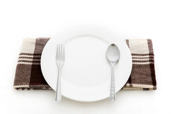 Local de jantar. Uma placa branca com garfo de prata e colher — Fotografia de Stock