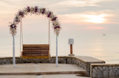 Denize doğru sallan.