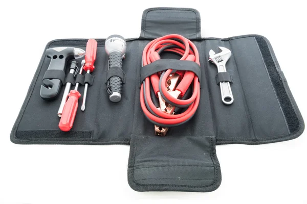 Kit de emergência, macaco de carro, cabos de ligação em ponte para carro — Fotografia de Stock
