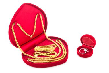 nişan yüzüğü ve altın takı