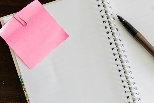 Notepad with pen and reminder notes on the table — Stock Photo, Image