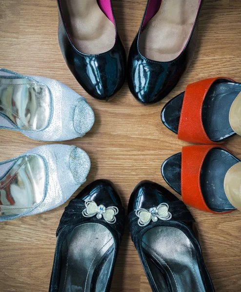 Tiro de vários tipos de sapatos — Fotografia de Stock