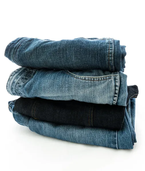 Pila di jeans isolati su sfondo bianco — Foto Stock