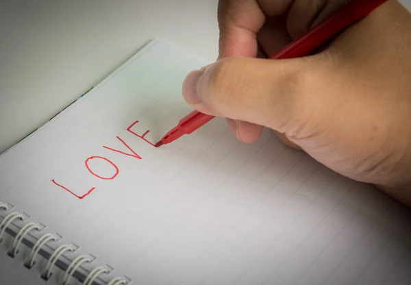 Mano con penna scrivere un amore — Foto Stock