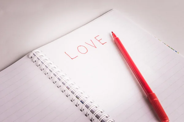 빨간 펜 쓰기는 사랑 — 스톡 사진