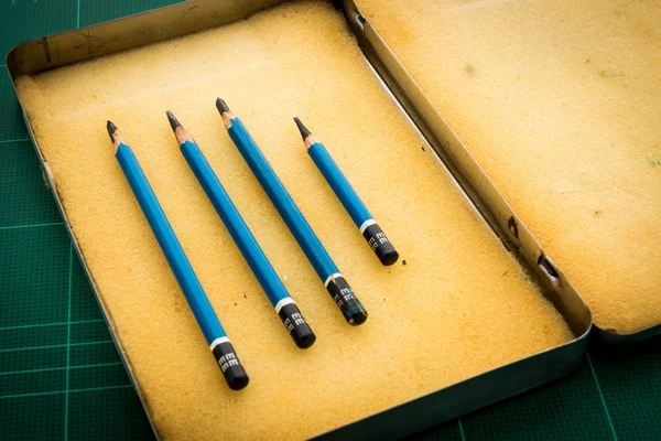 Рисунок карандаша EE в коробке — стоковое фото