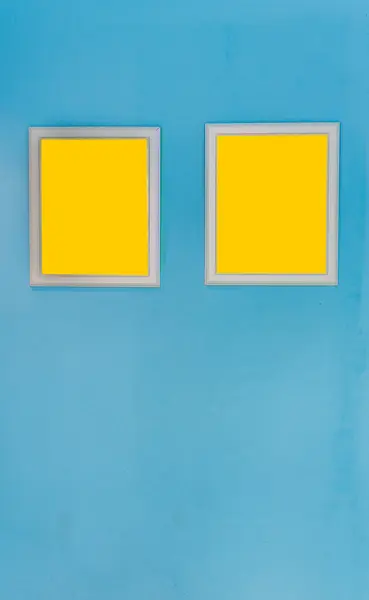 Wit foto frame op blauwe muur — Stockfoto