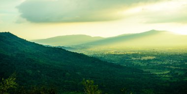 gün batımında dağ