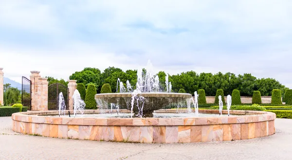 Fountain multi-tiered in the park — Stock Photo, Image