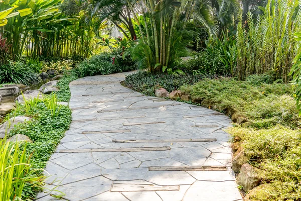 Stone pathway into garden — Stock Photo, Image