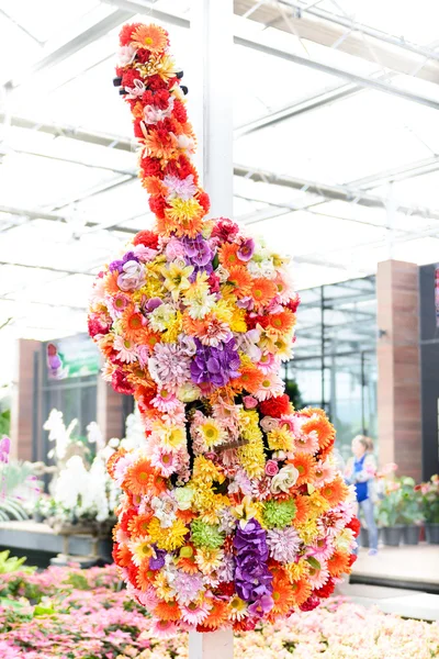 Flores na forma de guitarra — Fotografia de Stock