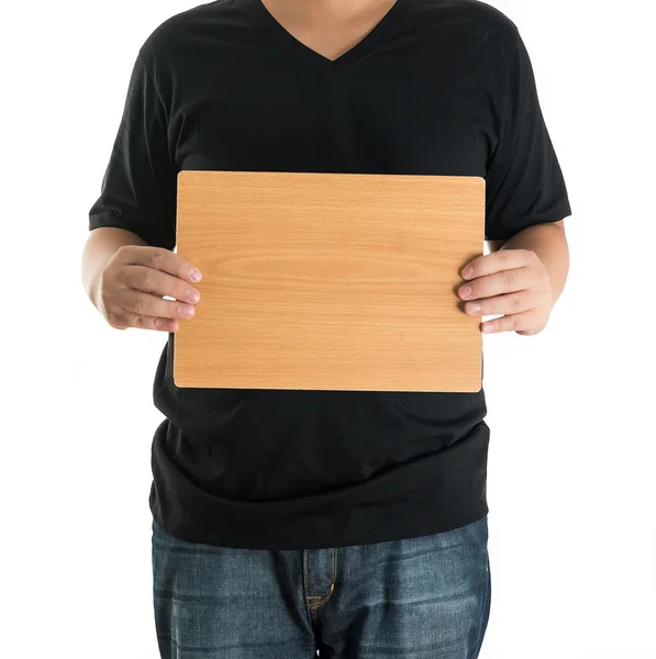 Primer plano de las manos del hombre mostrando tablero en blanco de madera — Foto de Stock