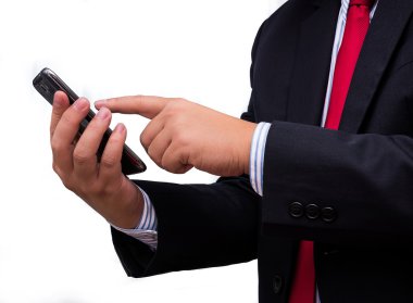 Akıllı cep telefonu kullanan bir adama yaklaş