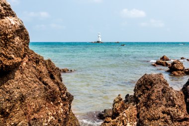 taş ve deniz feneri