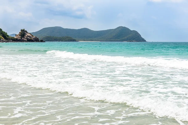 Playa y montañas — Foto de Stock