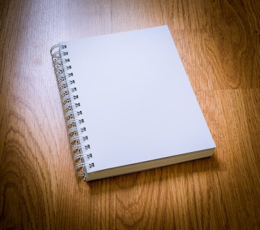 ahşap zemin üzerinde boş katalog 