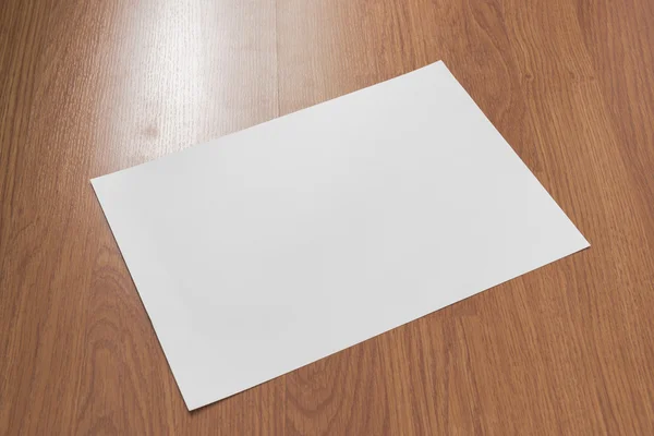 ahşap zemin üzerinde boş katalog 