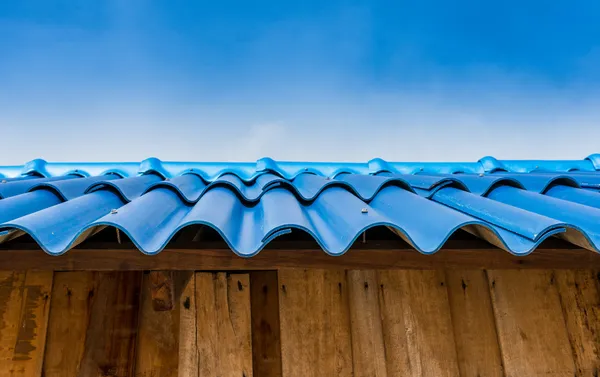 Modré dlaždice střecha — Stock fotografie