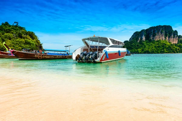 Thai hagyományos hajók talay waek strandon — Stock Fotó