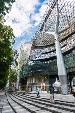 Singapur - 18 Haziran: ION orchard alışveriş merkezi onju gün görünümü
