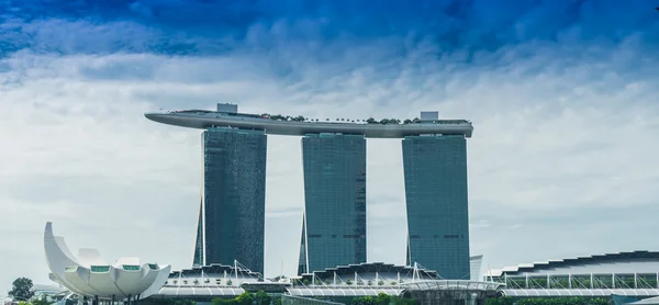 СИНГАПУР-ИЮНЬ 19: The Marina Bay Sands Resort Hotel — стоковое фото