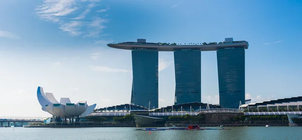 SINGAPORE-JUNE 19: The Marina Bay Sands Resort Hotel — Stock Photo, Image