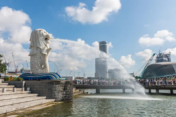 SINGAPORE - 20 GIUGNO 2014: Singapore punto di riferimento Merlion — Foto Stock