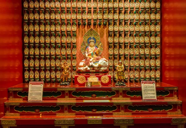 A estátua de Buda no templo chinês da relíquia do dente de Buda — Fotografia de Stock