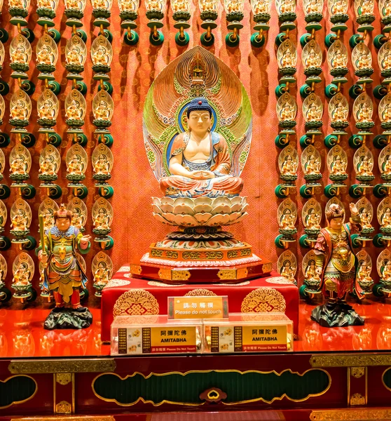 A estátua de Buda no templo chinês da relíquia do dente de Buda — Fotografia de Stock