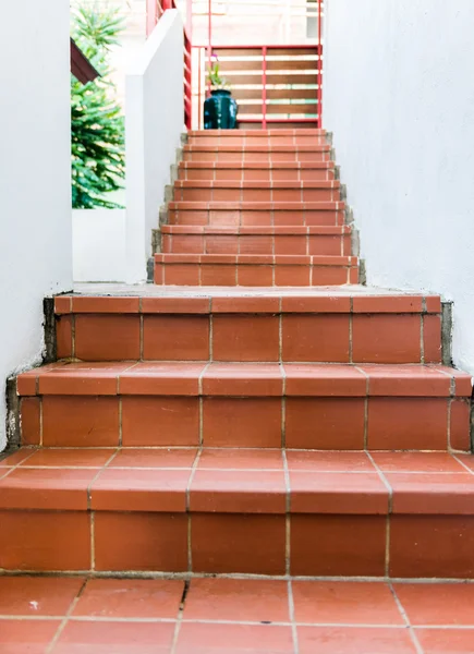 Escadaria de tijolo vermelho — Fotografia de Stock