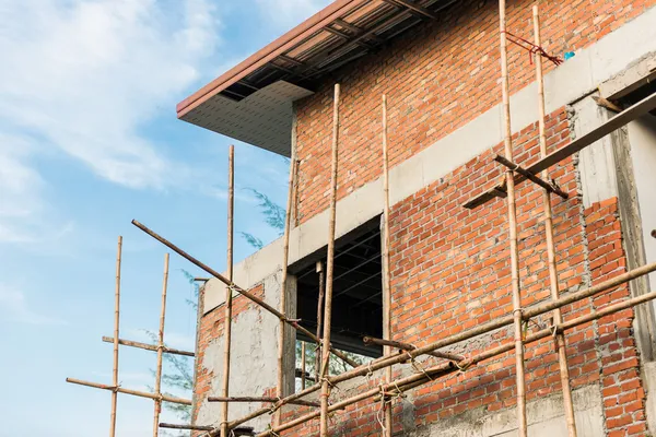 Townhome & konstruktion webbplats pågår till nytt hus — Stockfoto