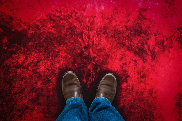 Pierna de hombre con zapatos de cuero marrón — Foto de Stock