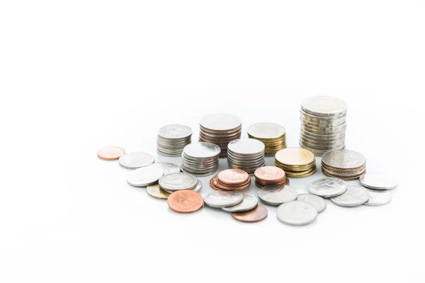 Mynt stack på vit bakgrund — Stockfoto