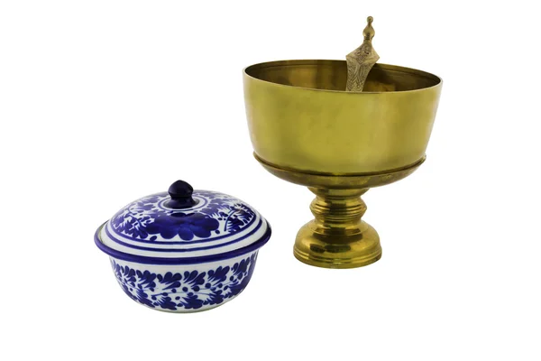 Antique brazen rice bowl and ceramic bowl isolated — Stock Photo, Image